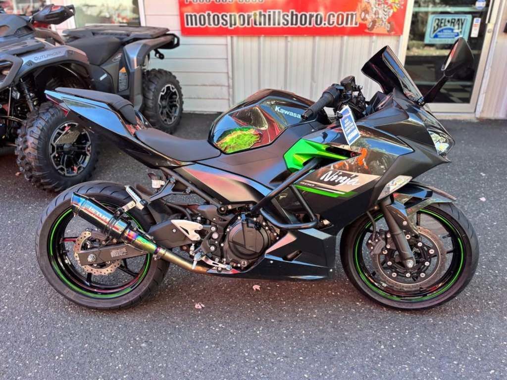 2023 Kawasaki Ninja® 400 Metallic Magnetic Dark Gray/Twilight Blue BASE in Hillsboro, OR