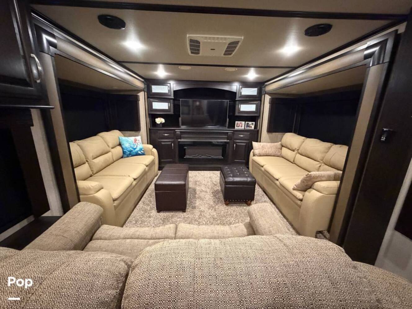 A photo of this 2017 Grand Design Momentum 376TH