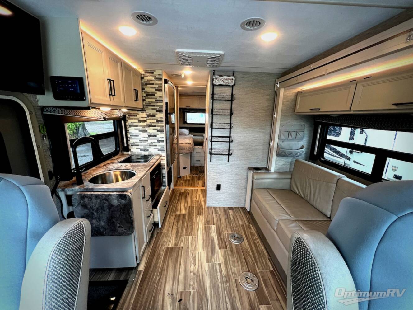 A photo of this 2021 Thor Axis 24.1