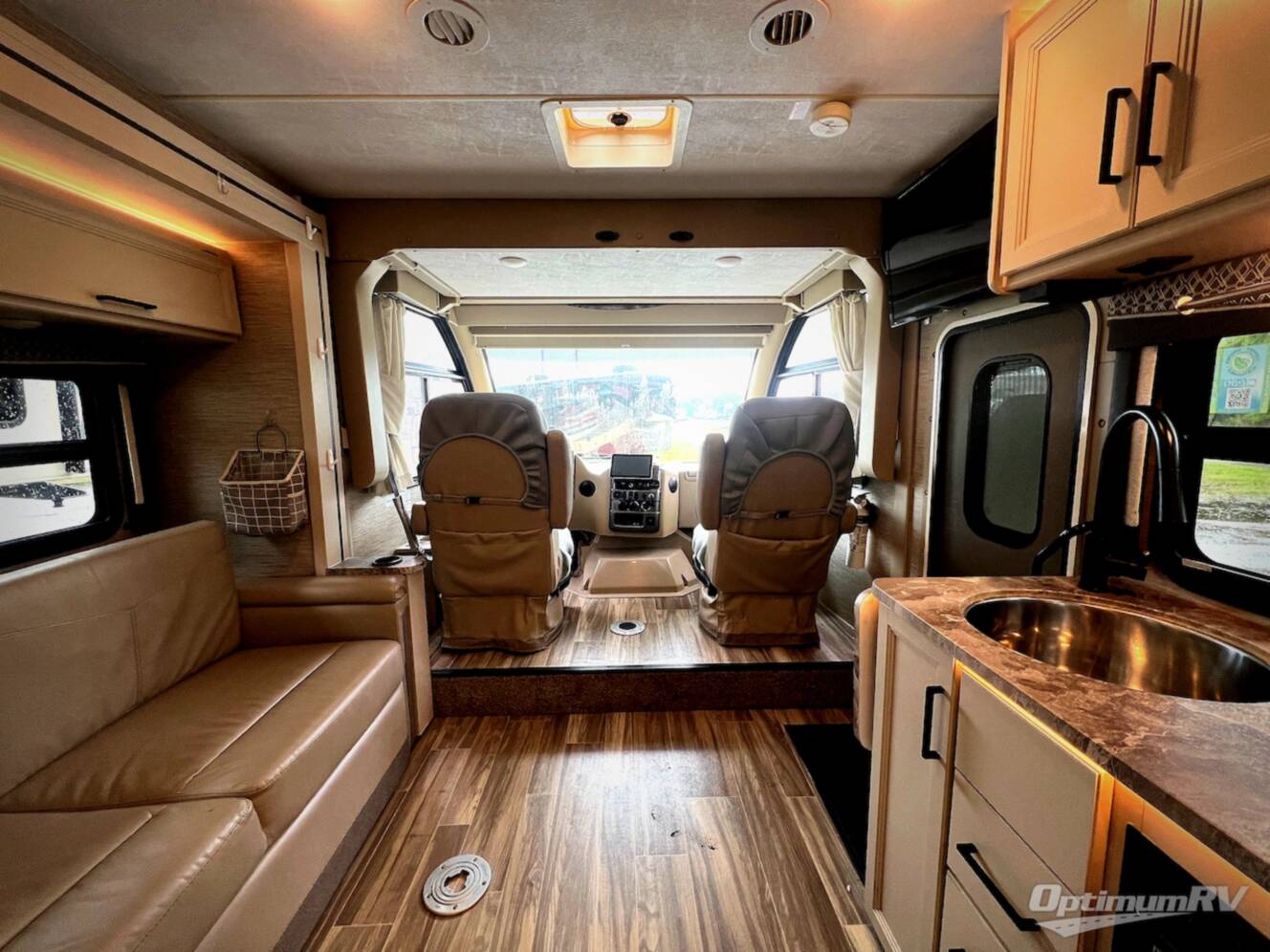 A photo of this 2021 Thor Axis 24.1