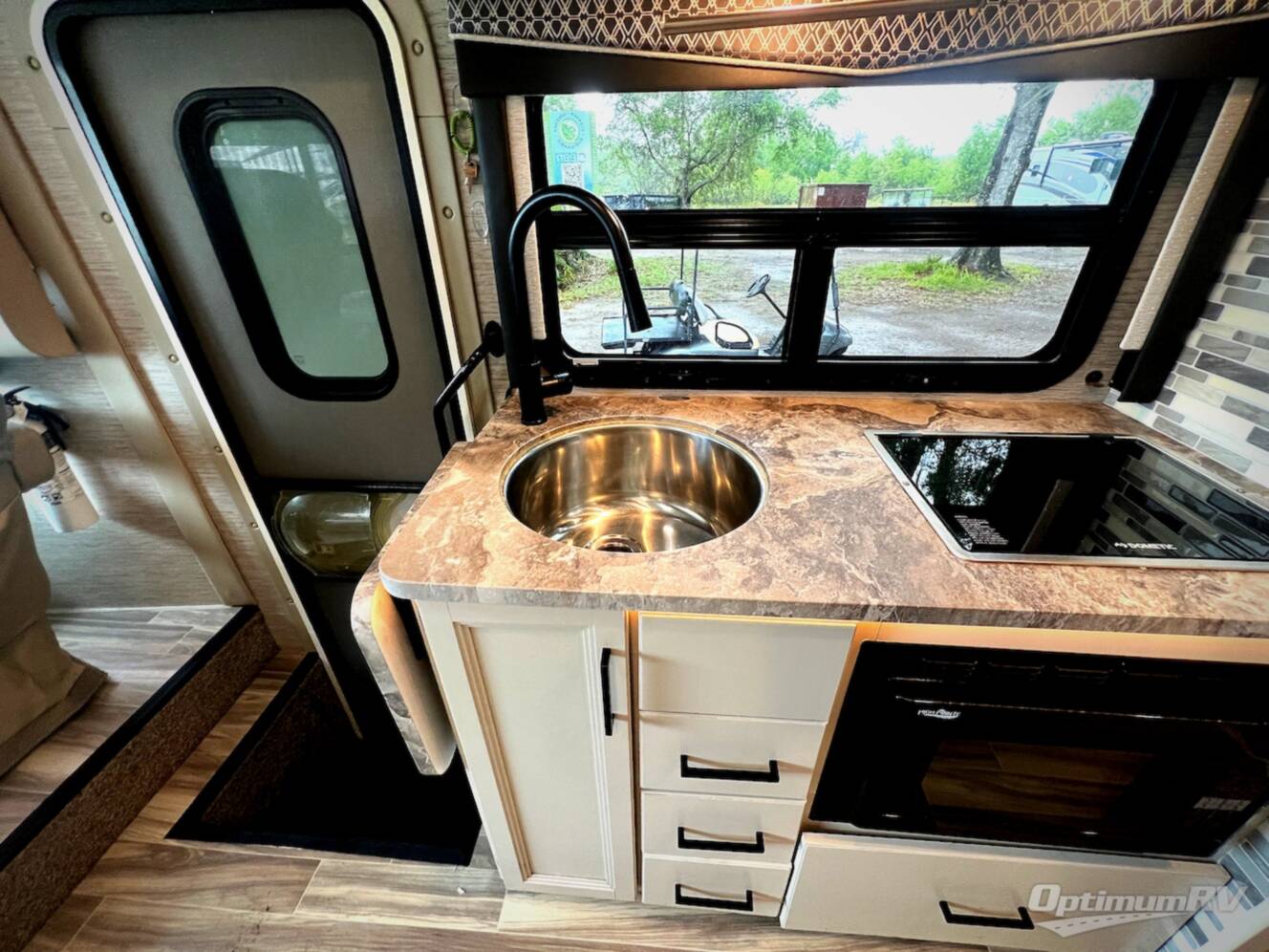 A photo of this 2021 Thor Axis 24.1