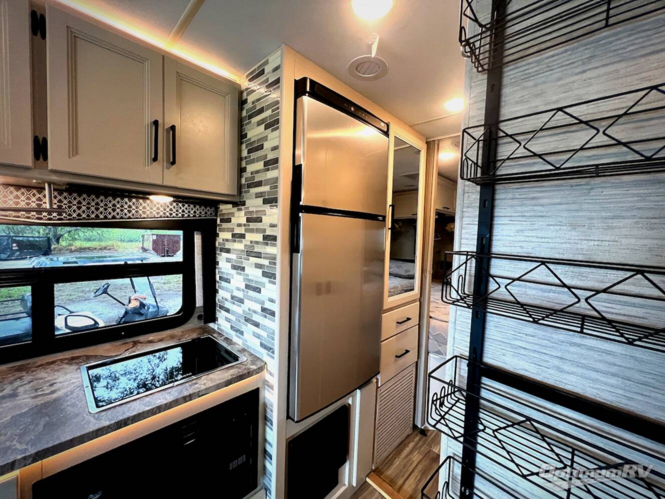 A photo of this 2021 Thor Axis 24.1