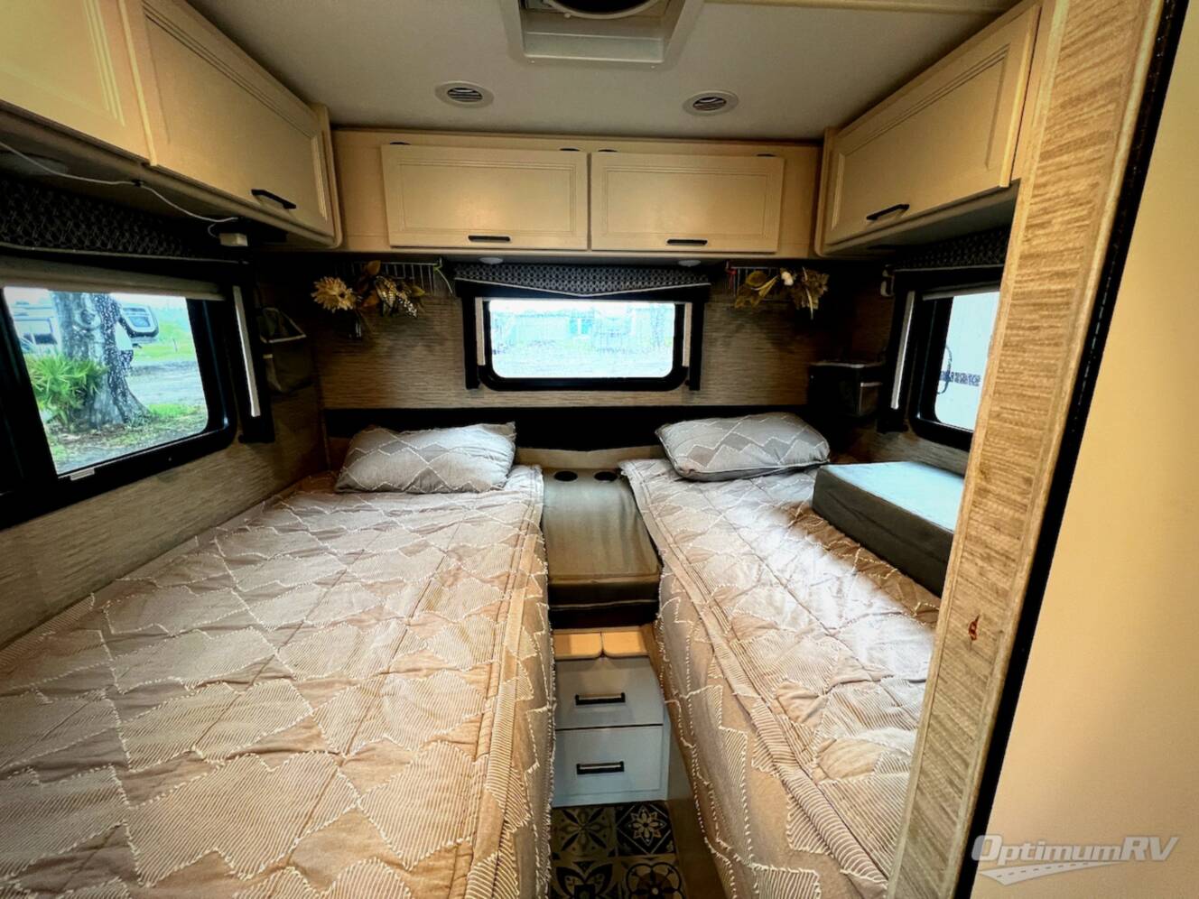A photo of this 2021 Thor Axis 24.1