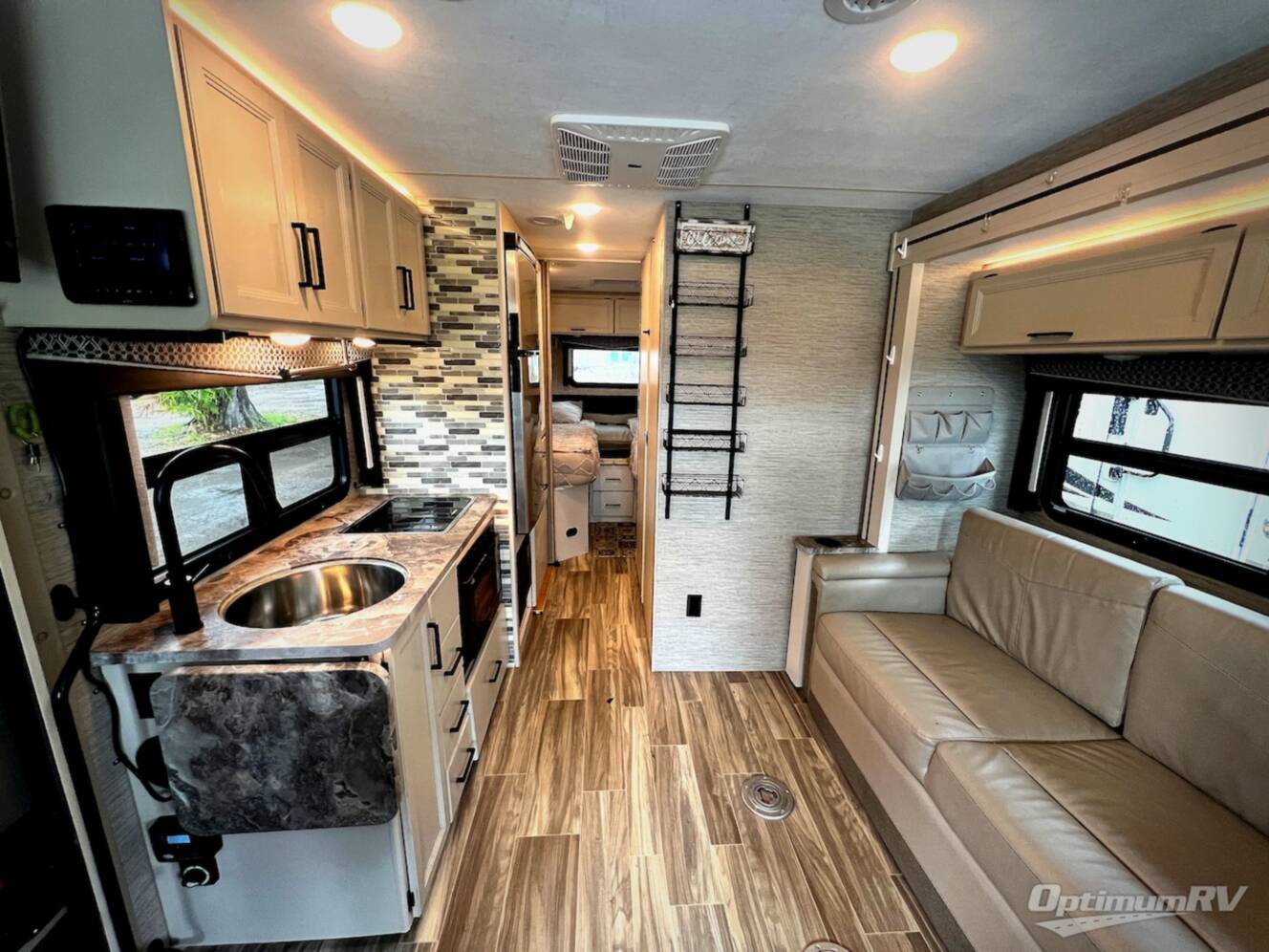 A photo of this 2021 Thor Axis 24.1