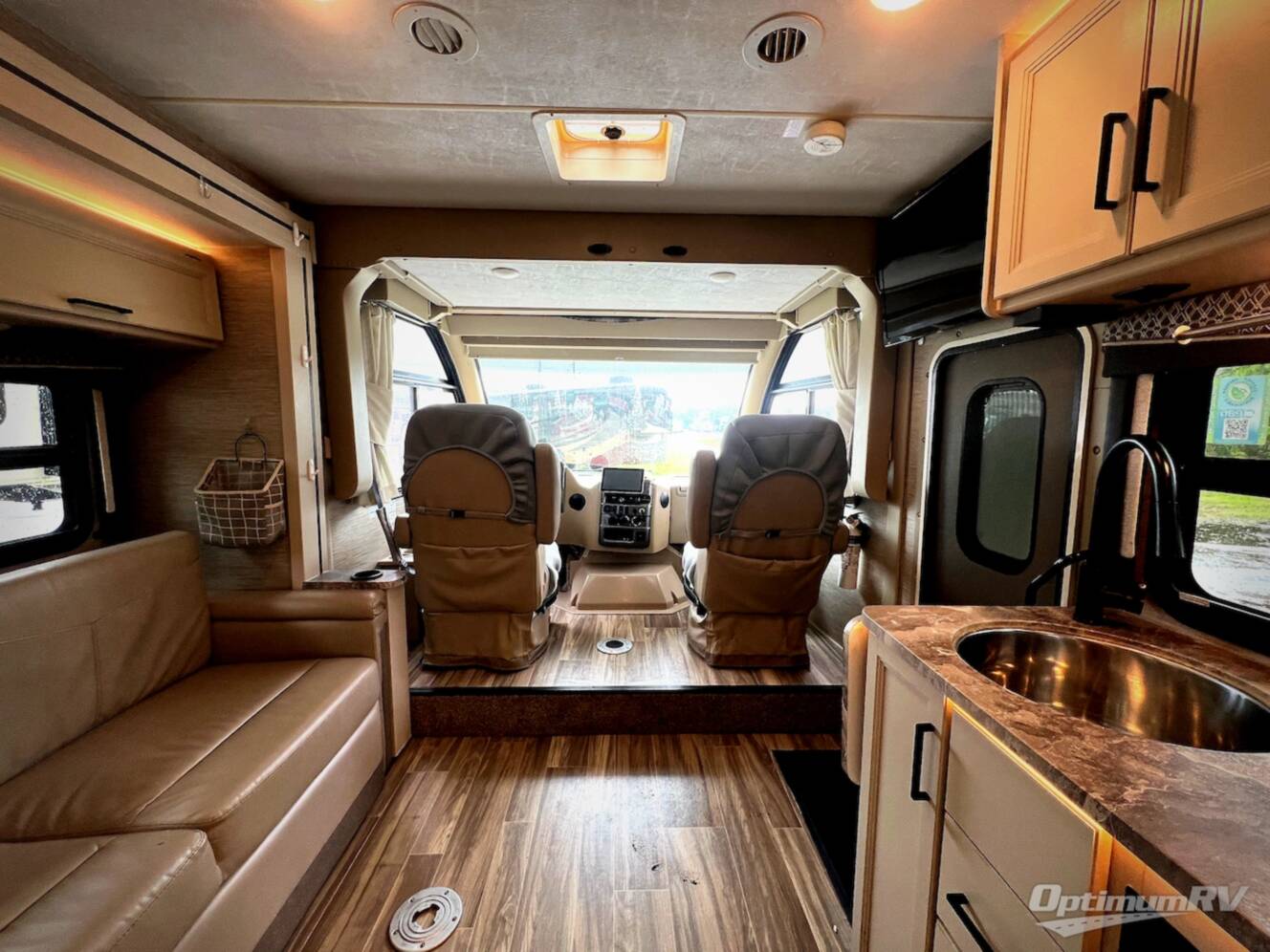 A photo of this 2021 Thor Axis 24.1
