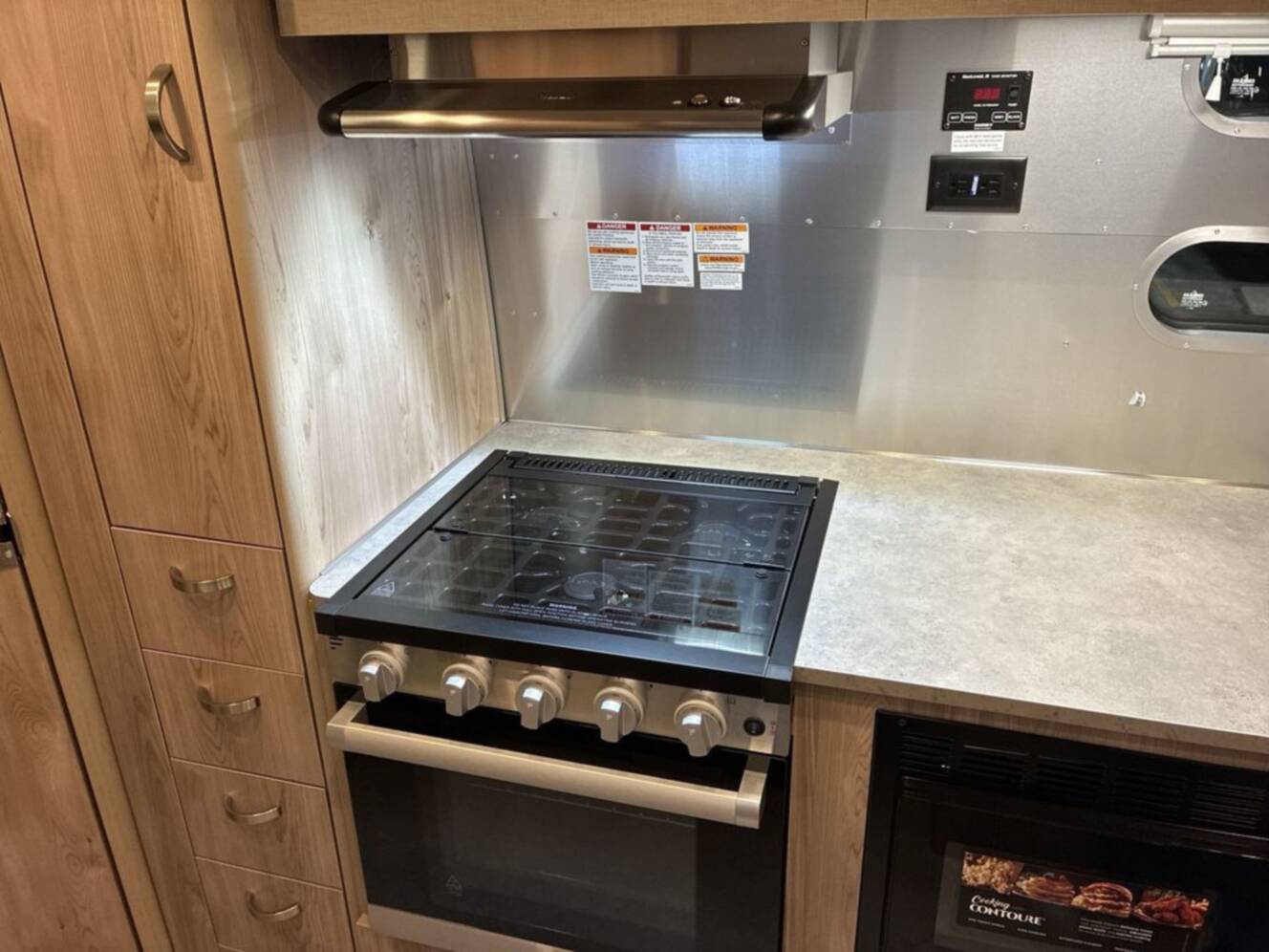 A photo of this 2027 Airstream Flying Cloud Bunk 30FBB