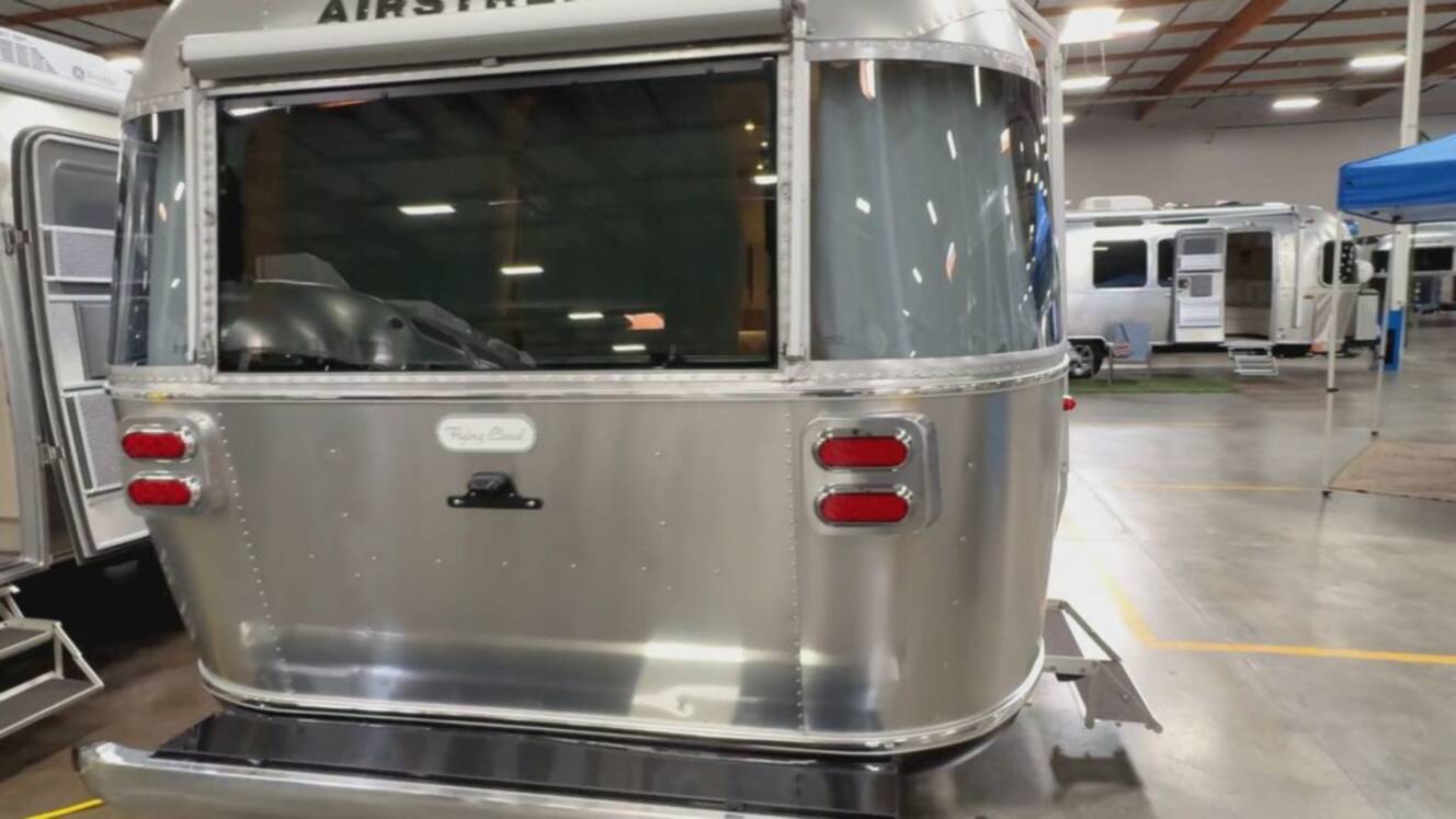 A photo of this 2024 Airstream Flying Cloud 25 Front Bed Queen