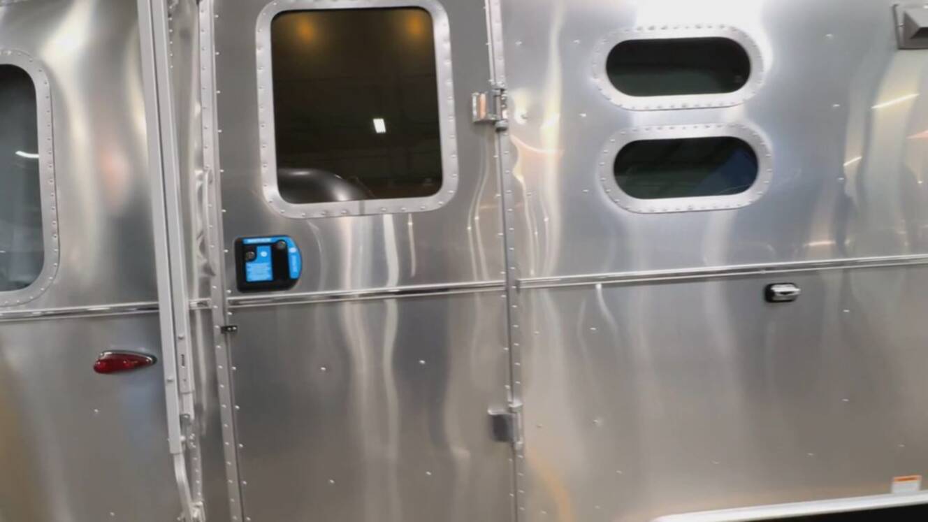 A photo of this 2024 Airstream Flying Cloud 25 Front Bed Queen