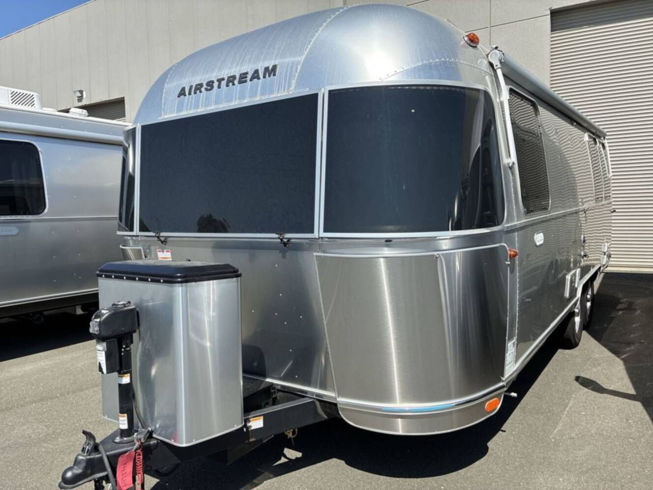 A photo of this 2024 Airstream Flying Cloud 25 Front Bed Queen