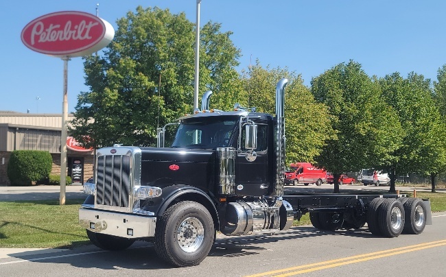 2025 PETERBILT 589 in Columbus, OH