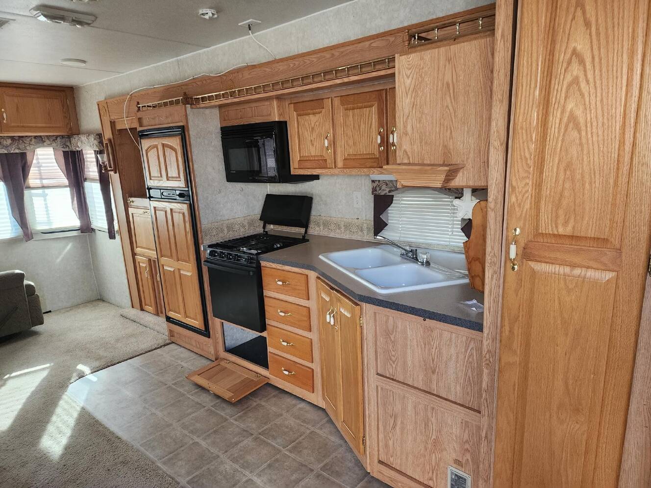 A photo of this 2004 Peterson Industries EXCEL 32SKW
