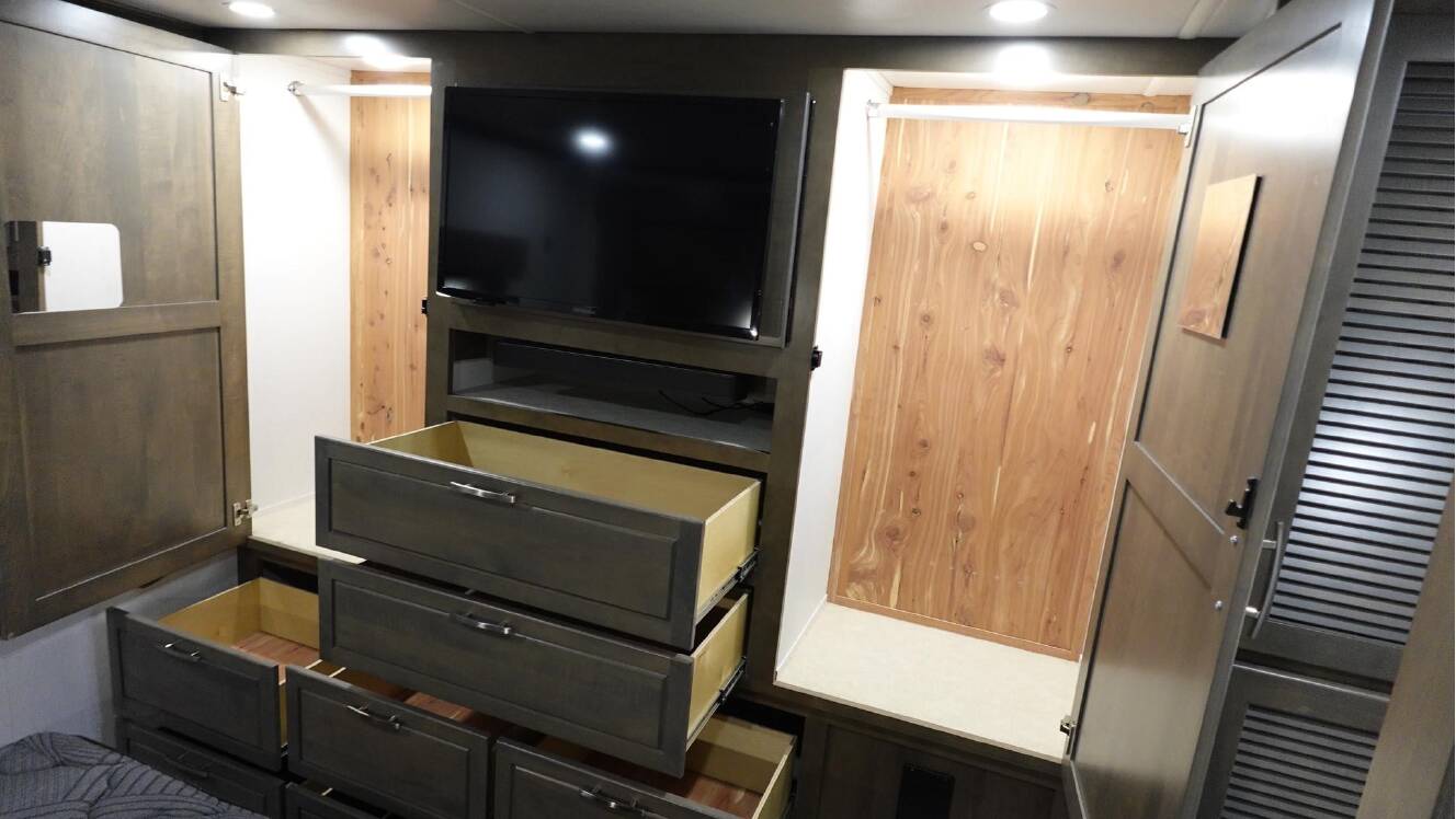 A photo of this 2024 Dynamax DX3 34KD