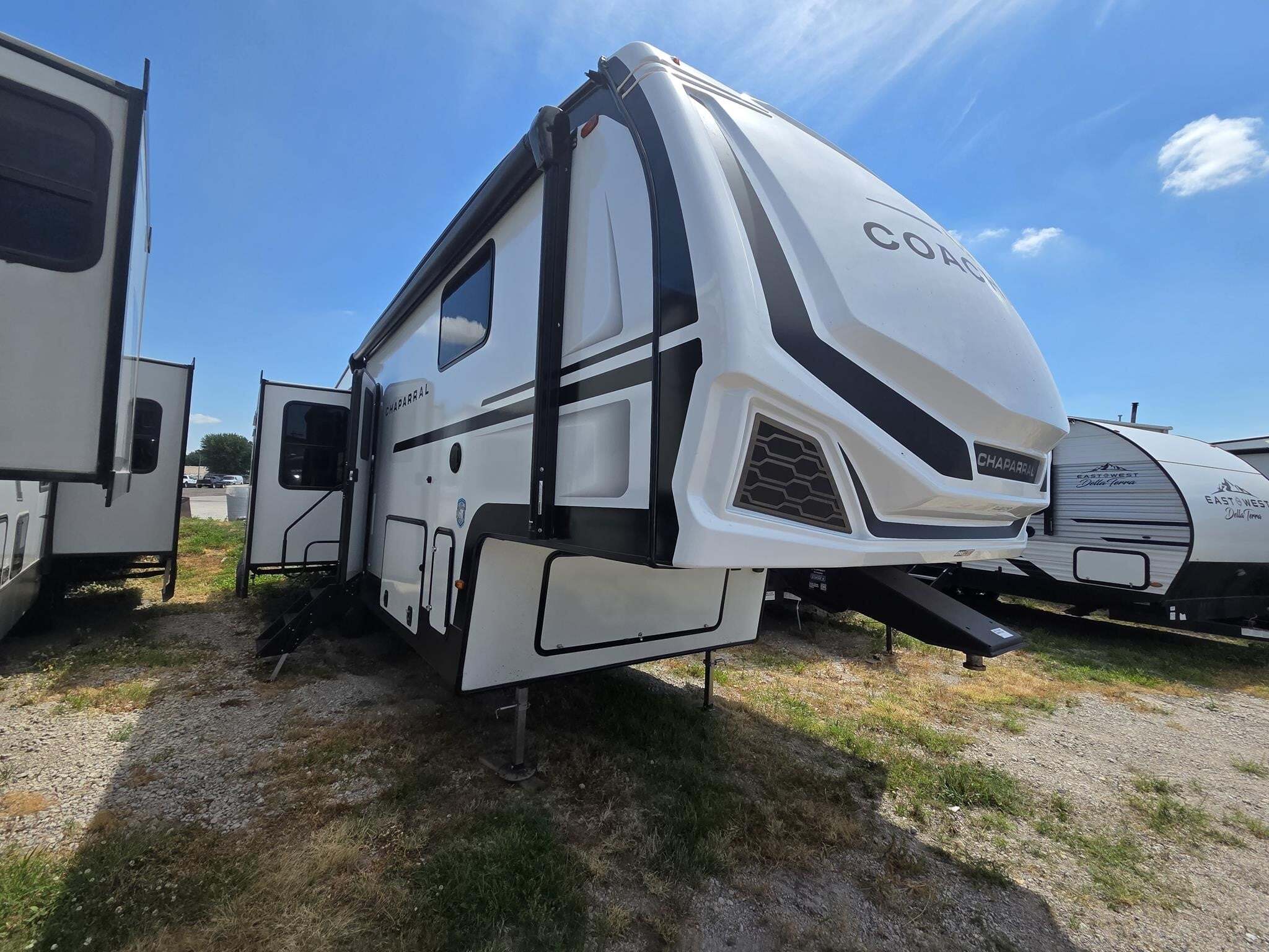 2027 Coachmen CHAPARRAL 298RLS in norfolk NE