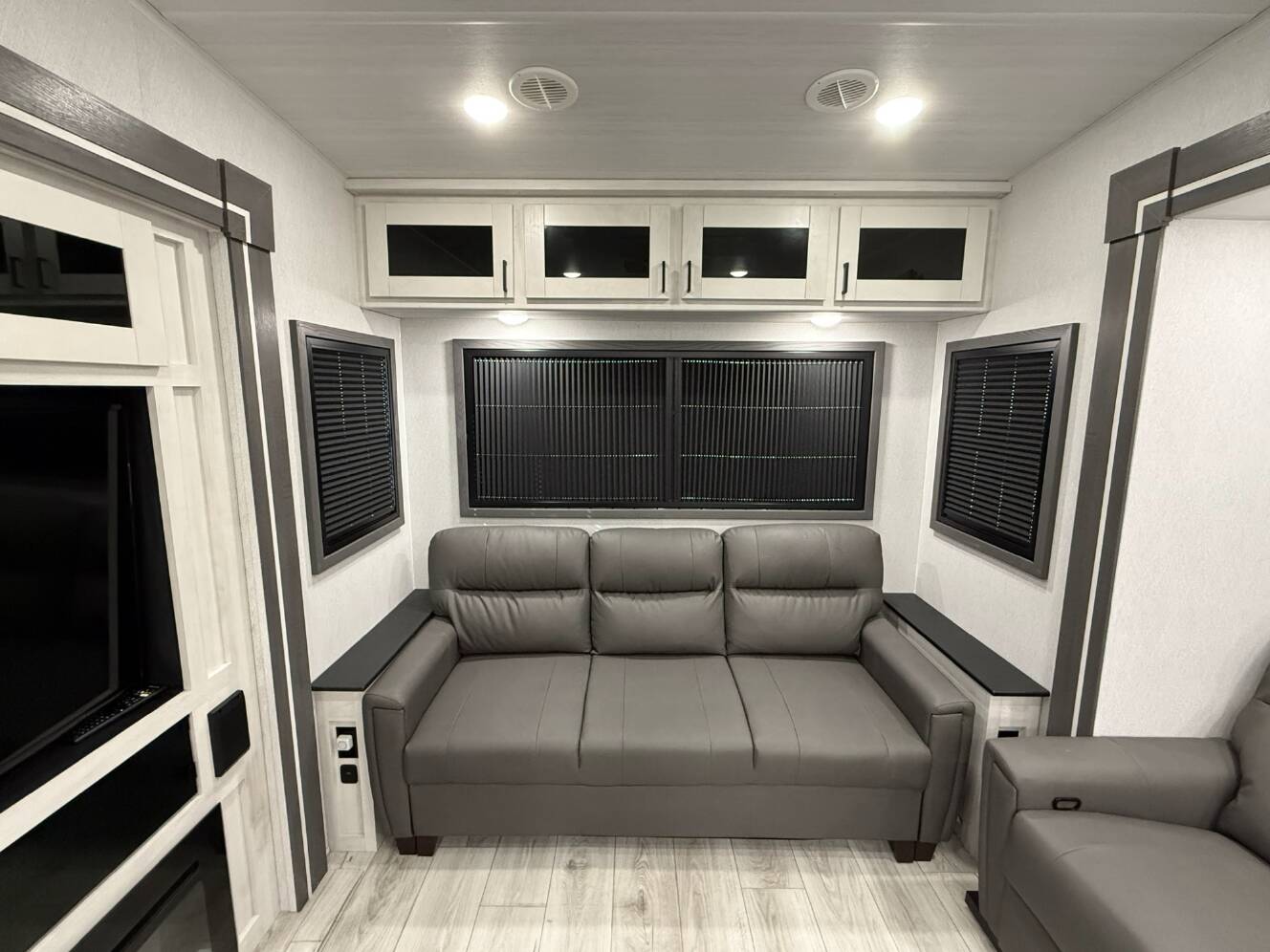 A photo of this 2025 East To West TANDARA 321RL-OK