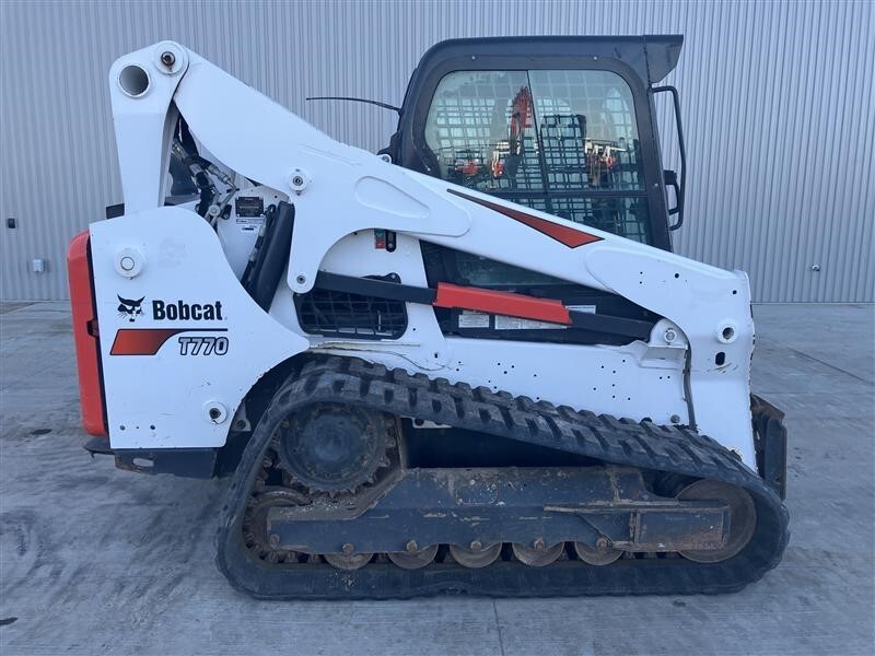 2021 BOBCAT T770 in Farley, IA