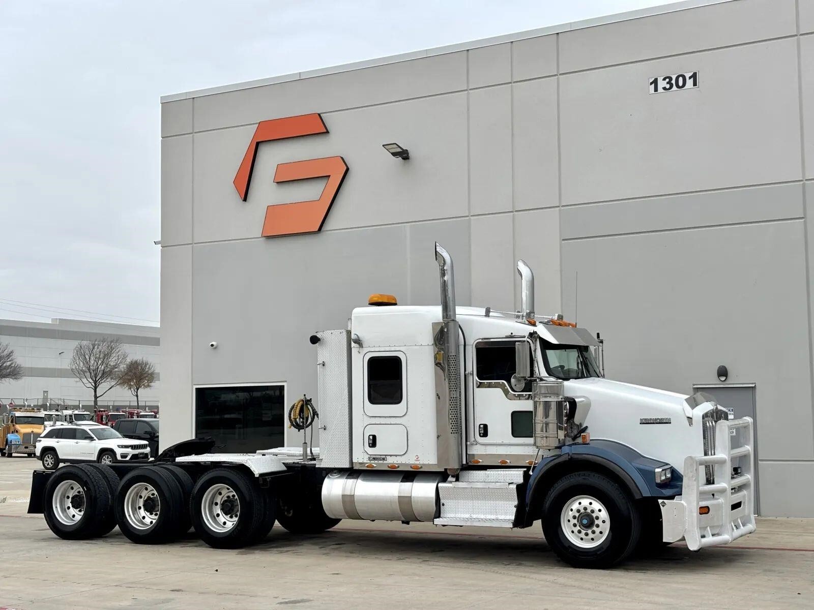 2014 KENWORTH T800 in Hutchins, TX