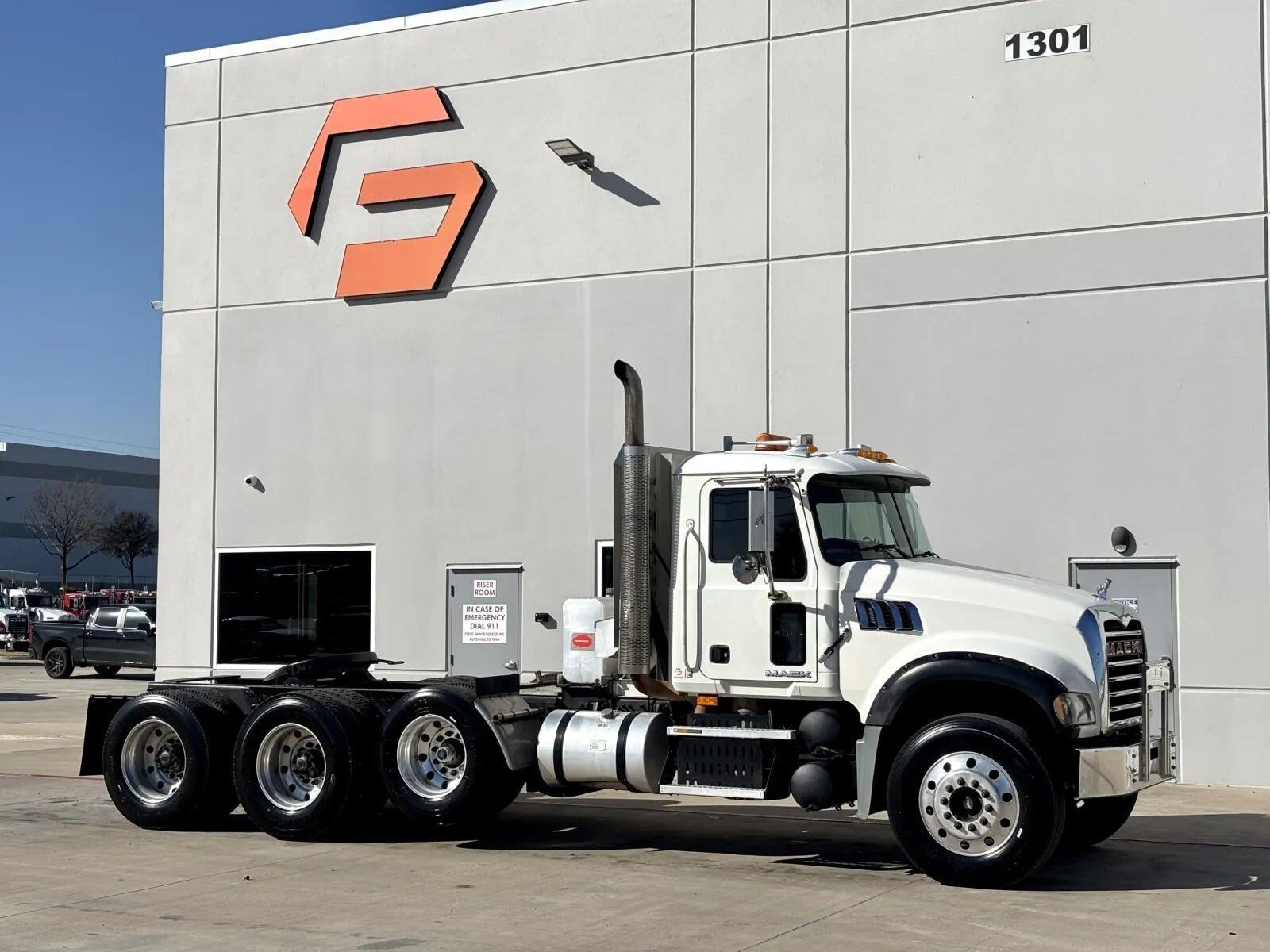 2010 MACK GRANITE GU713 in Hutchins, TX