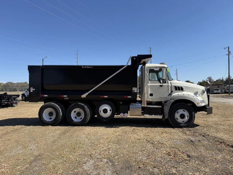 2015 MACK GRANITE GU813