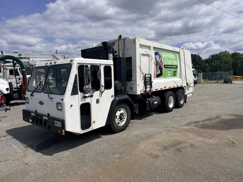 2017 CRANE CARRIER LET2 CC