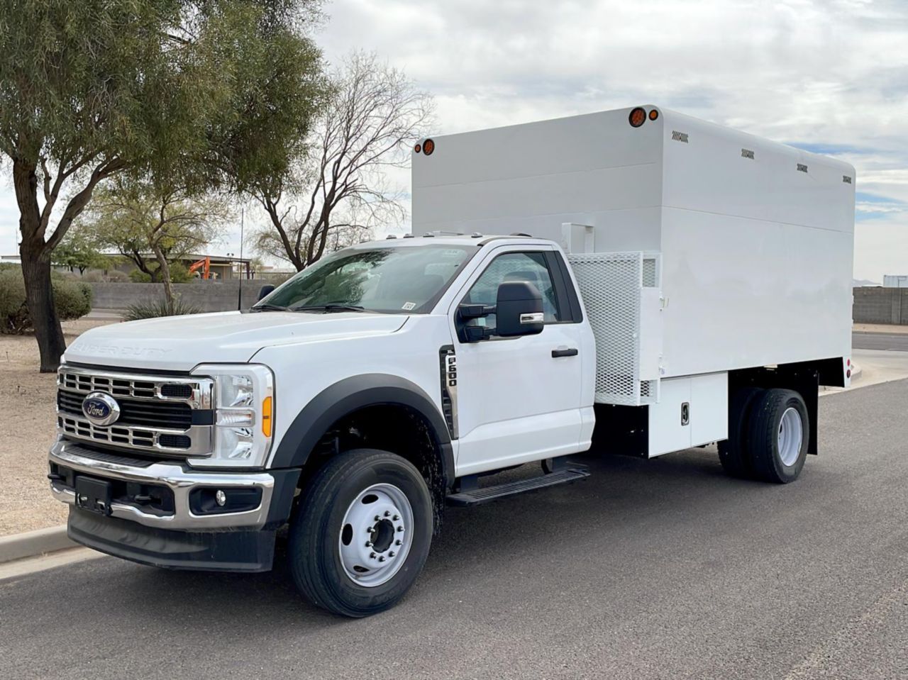 2023 FORD F600 in Bakersfield, CA