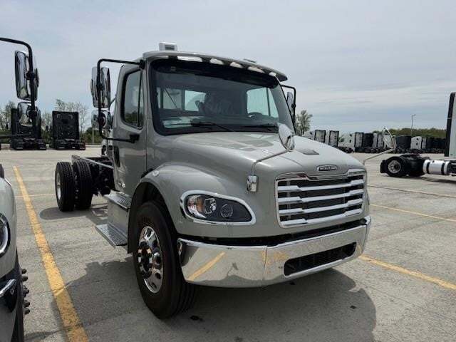 2026 FREIGHTLINER BUSINESS CLASS M2 106 in West Jefferson, OH