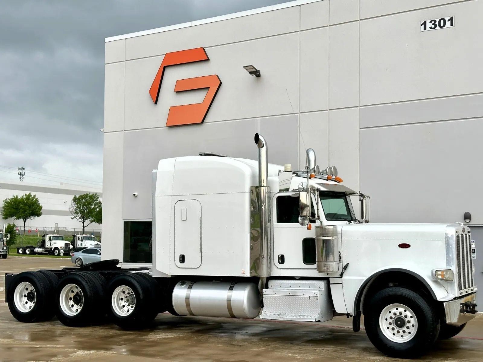 2016 PETERBILT 389 in Hutchins, TX