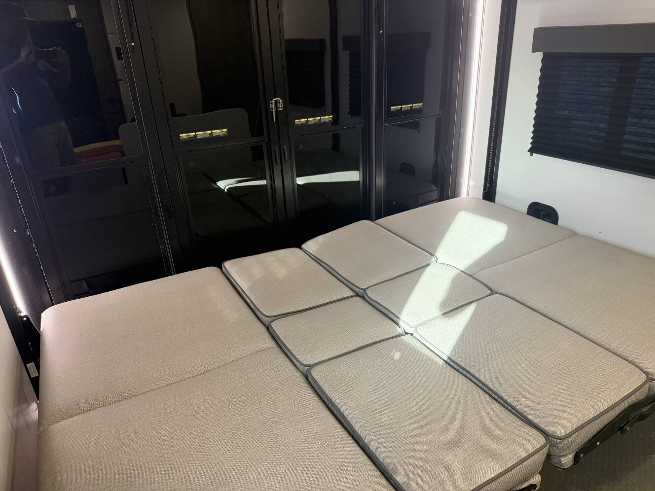 A photo of this 2025 Grand Design MOMENTUM G-CLASS 320G