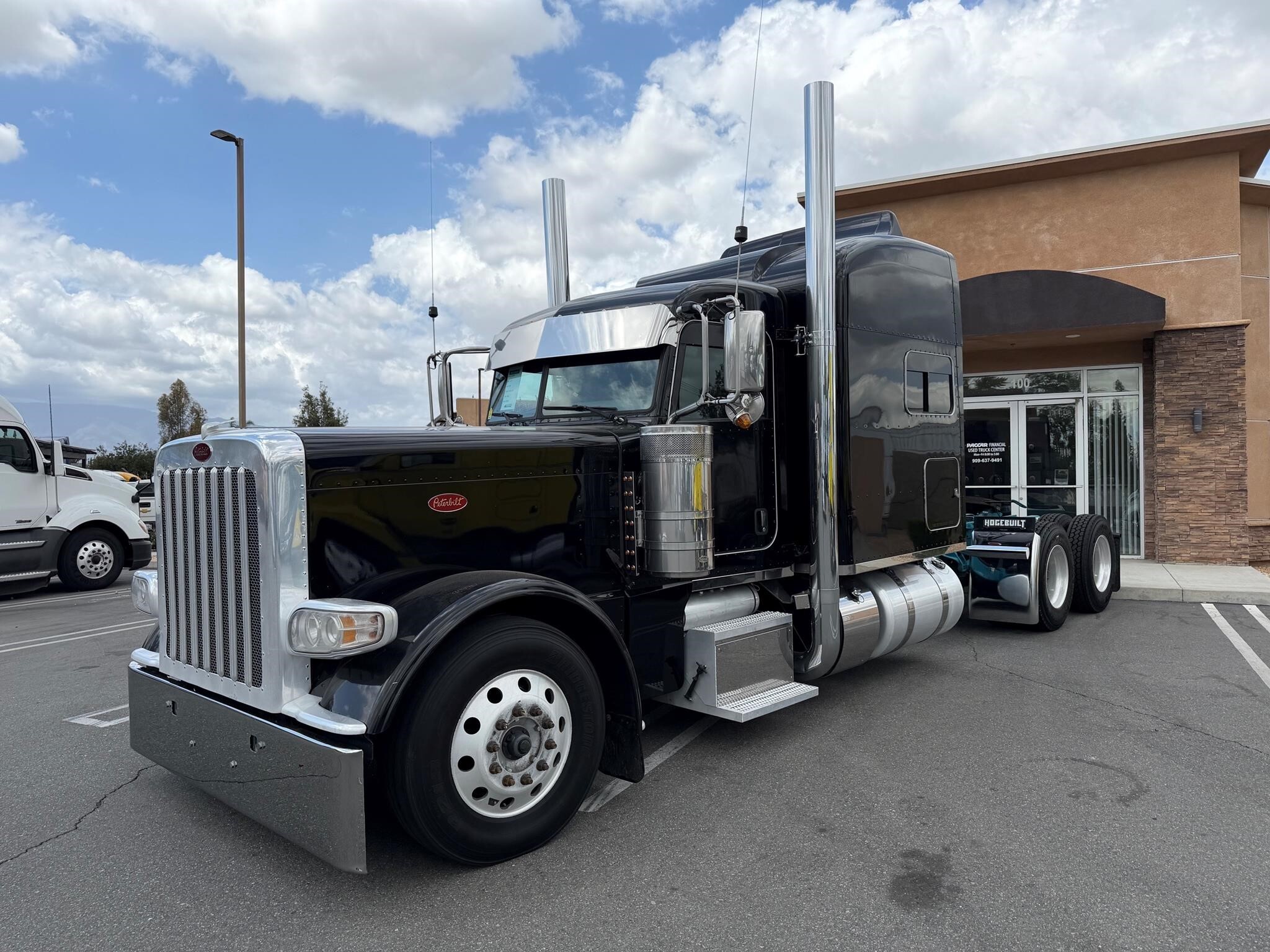 2023 PETERBILT 389 in Fontana, CA