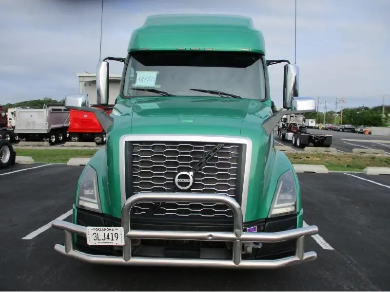 2020 VOLVO VNL64T760