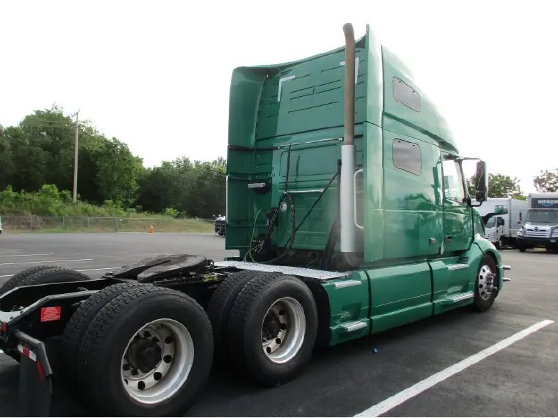 2020 VOLVO VNL64T760