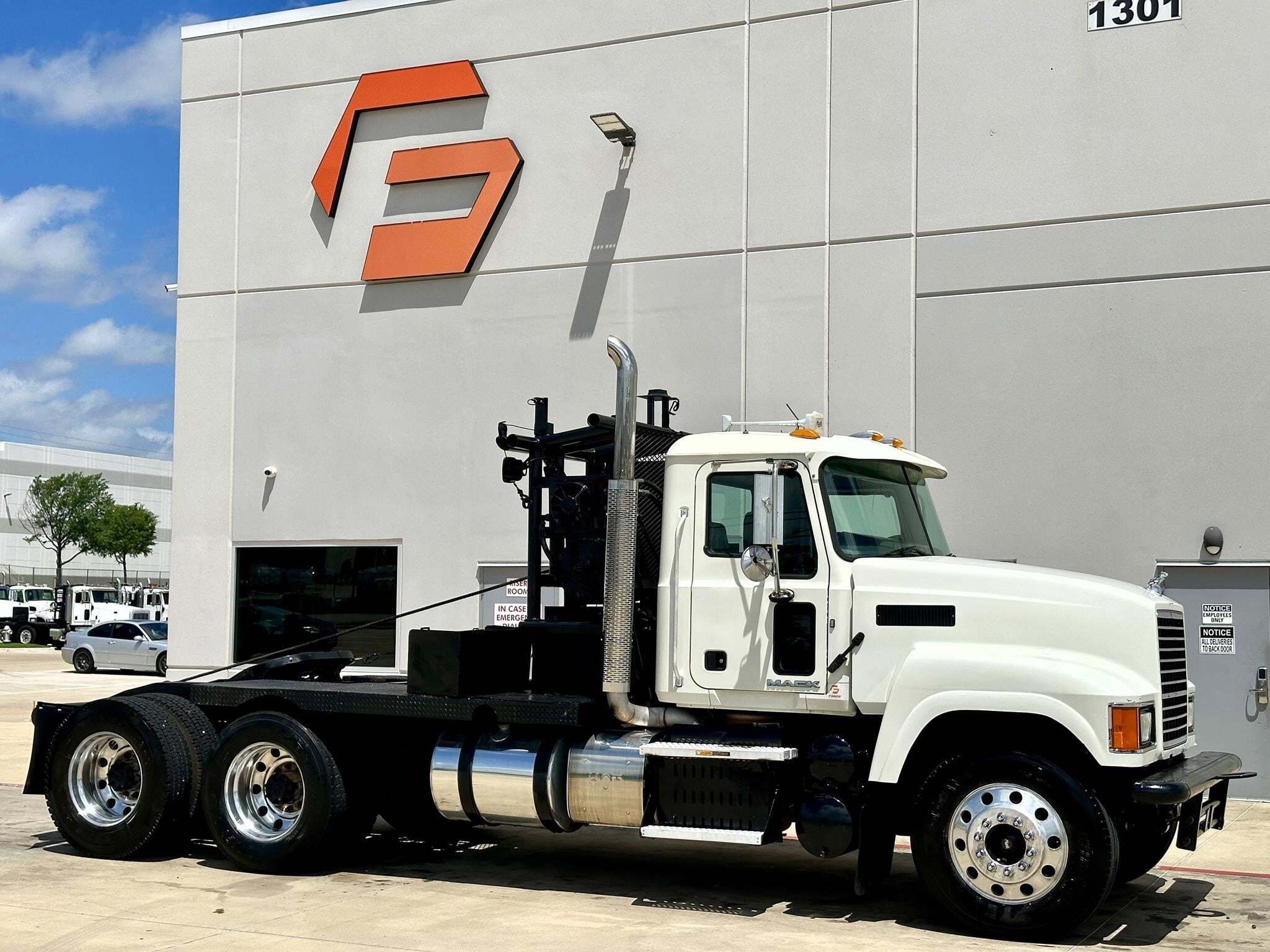 2016 KENWORTH T800 in Hutchins, TX