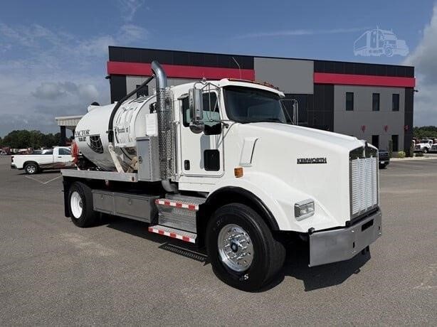 2010 KENWORTH T800 in Chatham, VA