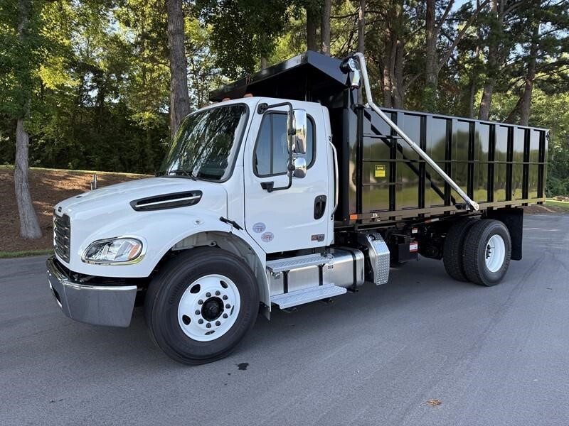 2027 FREIGHTLINER BUSINESS CLASS M2 106 in Kingsport, TN