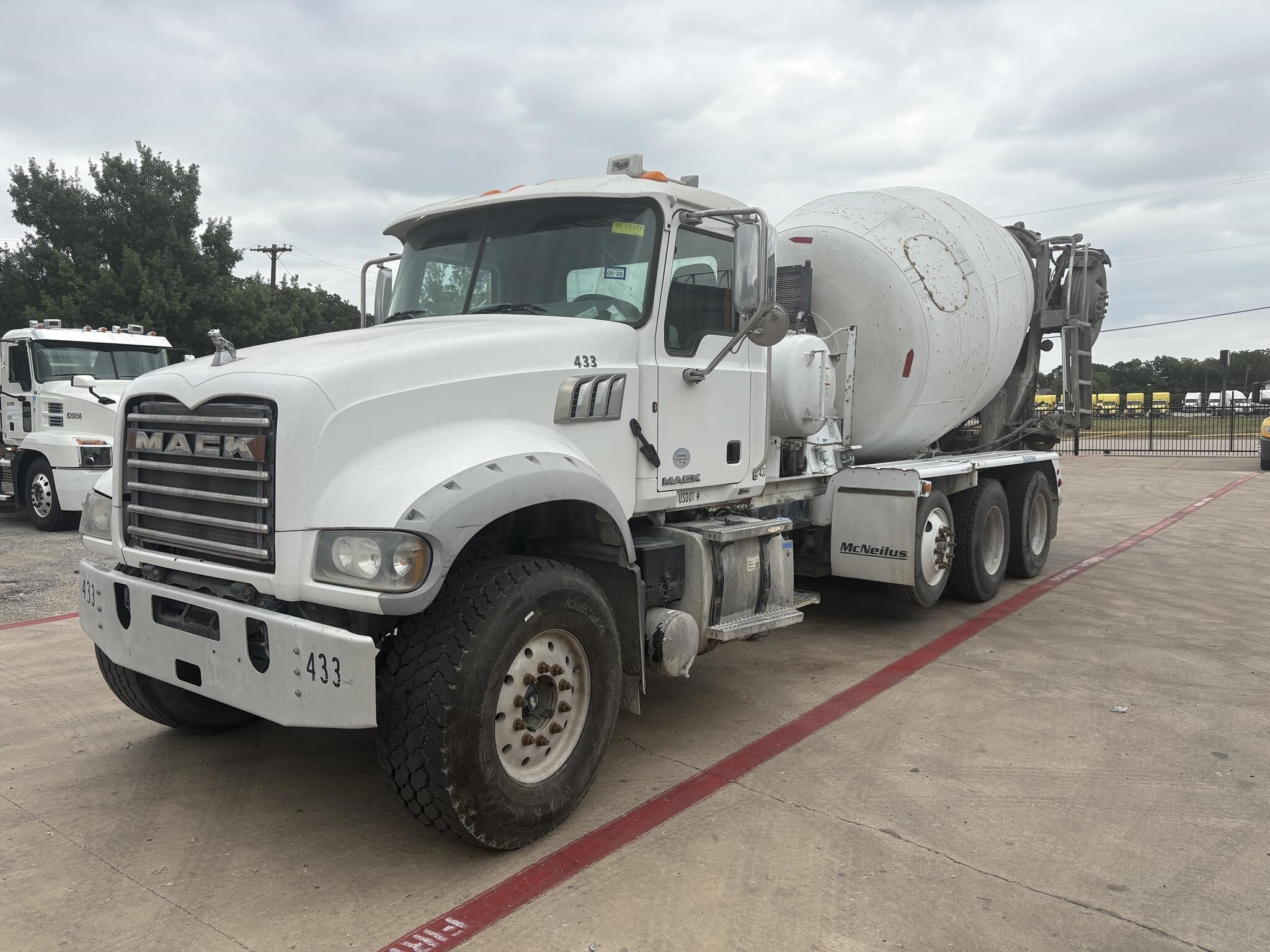 2017 MACK GRANITE GU713 in Dallas, TX