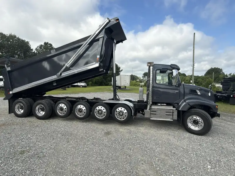 2027 VOLVO VHD104F300