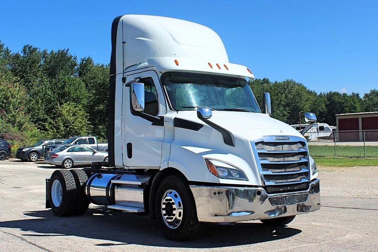 2019 FREIGHTLINER CASCADIA 116 in Byron Center, MI