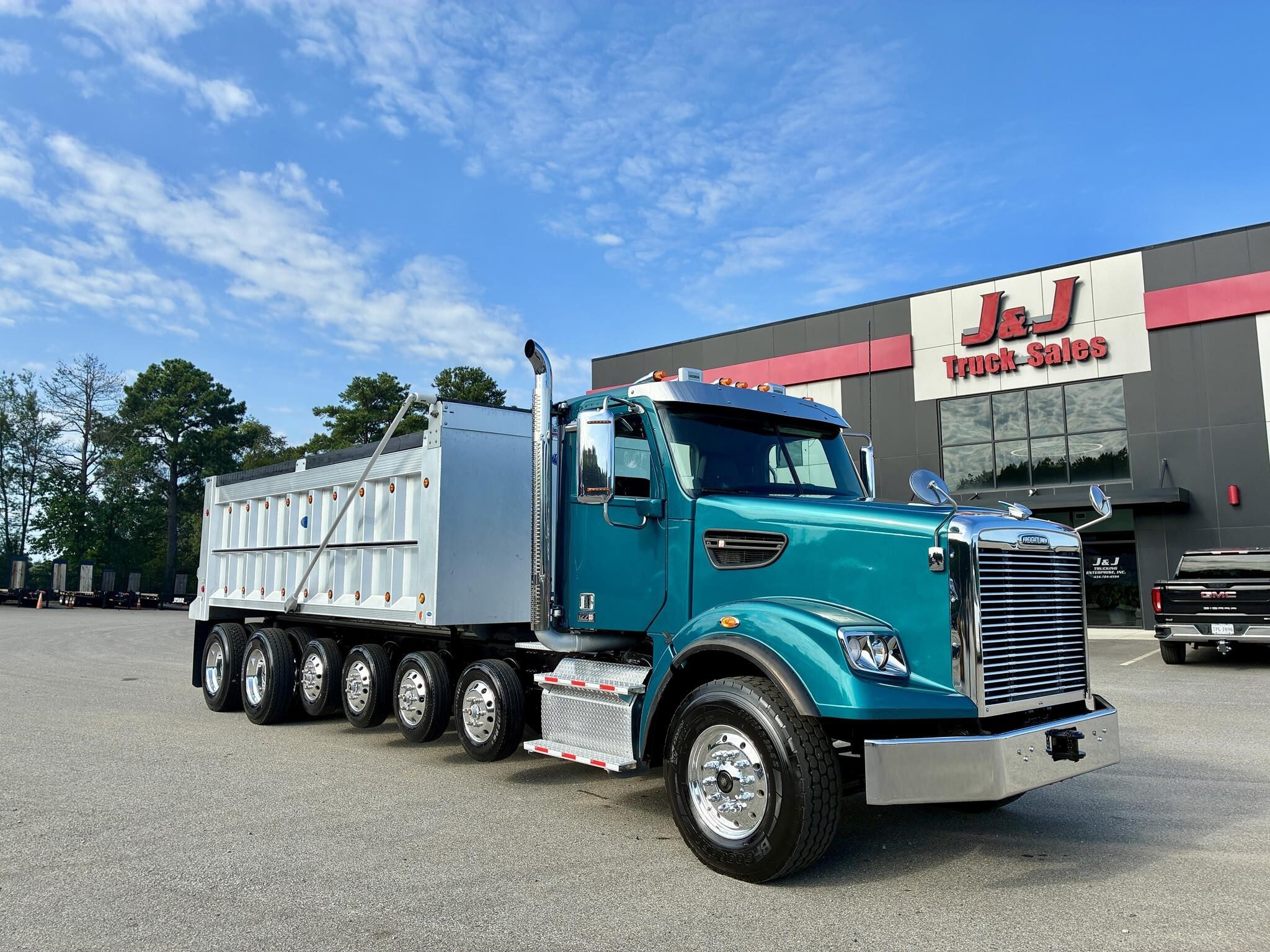 2023 FREIGHTLINER 122SD in Chatham, VA