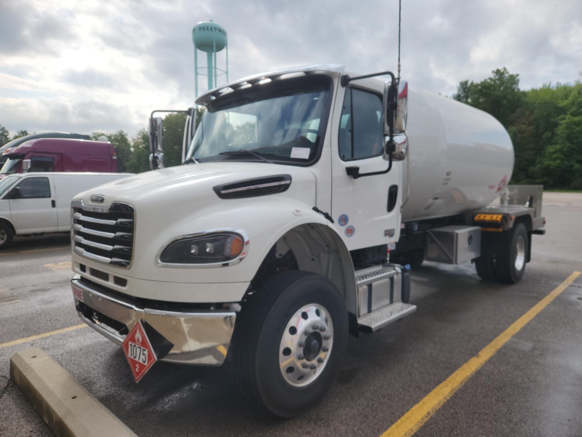 2027 FREIGHTLINER BUSINESS CLASS M2 106 PLUS in Youngstown, OH