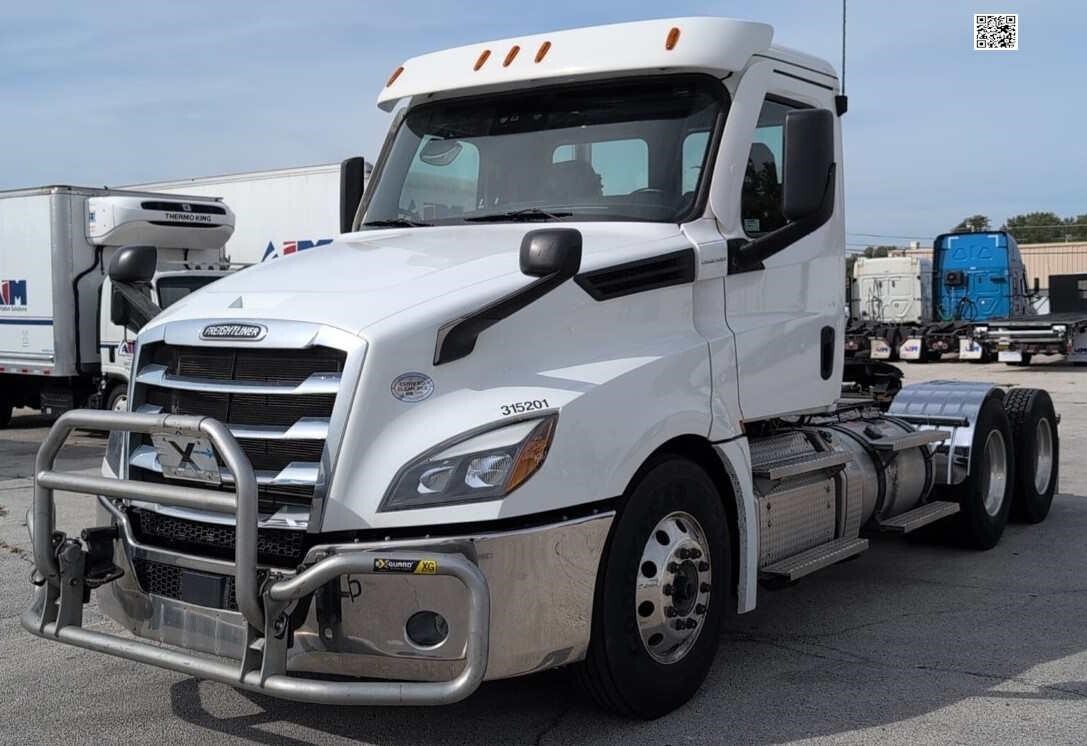 2023 FREIGHTLINER CASCADIA 126 in South Holland, IL