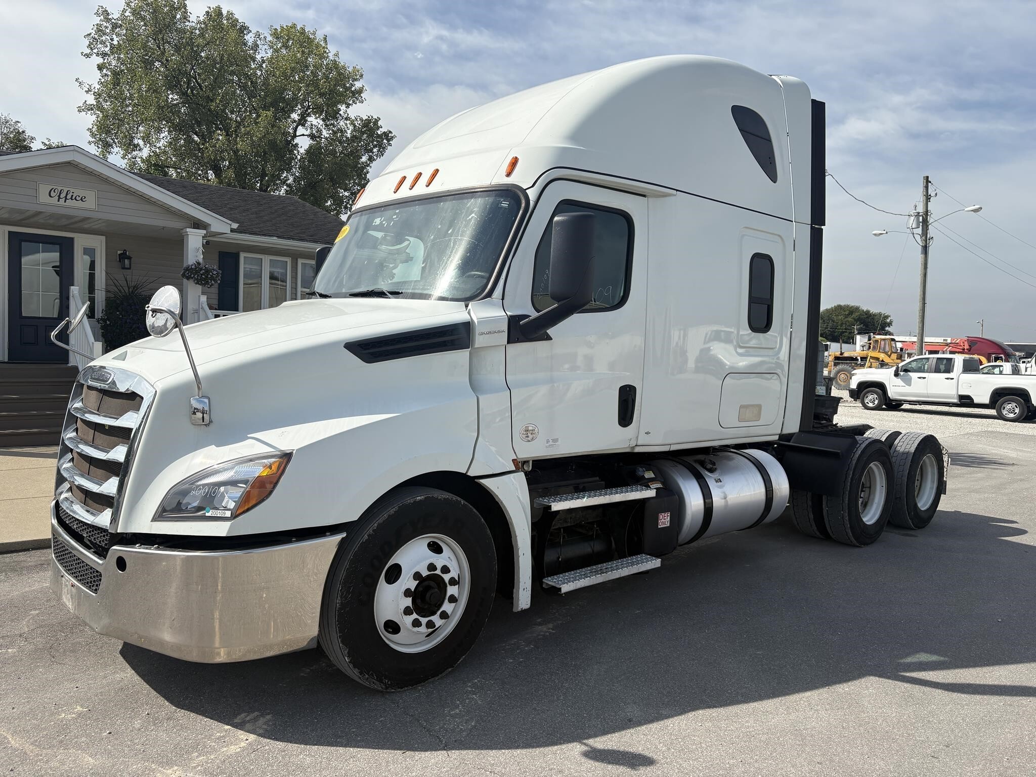 2020 FREIGHTLINER CASCADIA 126 in South Bend, IN