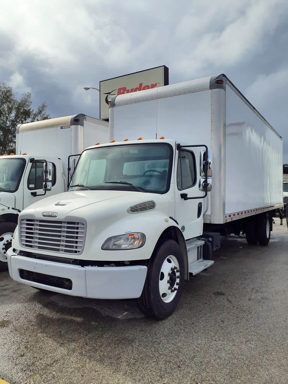 2019 FREIGHTLINER BUSINESS CLASS M2 106 in Miami, FL