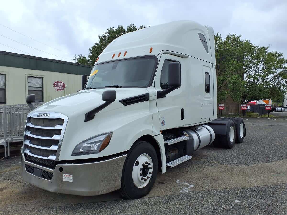 2020 FREIGHTLINER CASCADIA 126 in Knoxville, TN