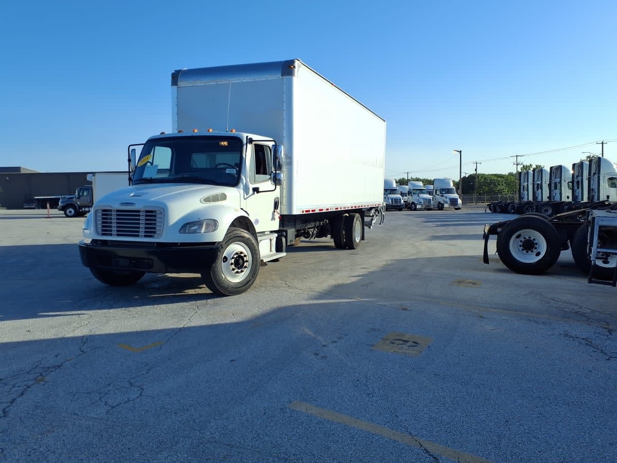 2018 FREIGHTLINER BUSINESS CLASS M2 106 in Fort Worth, TX