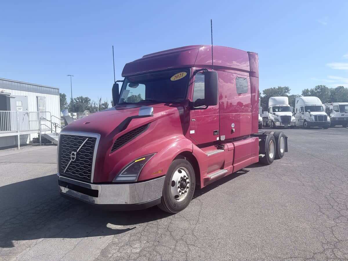2021 VOLVO VNL64T-740 in Hampton, VA