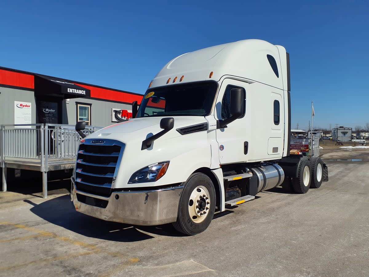 2020 FREIGHTLINER CASCADIA 126 in Clarksville, IN