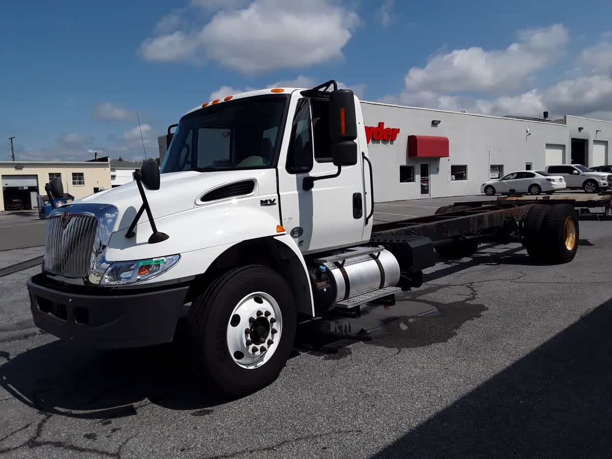 2019 INTERNATIONAL 4300 in Allentown, PA
