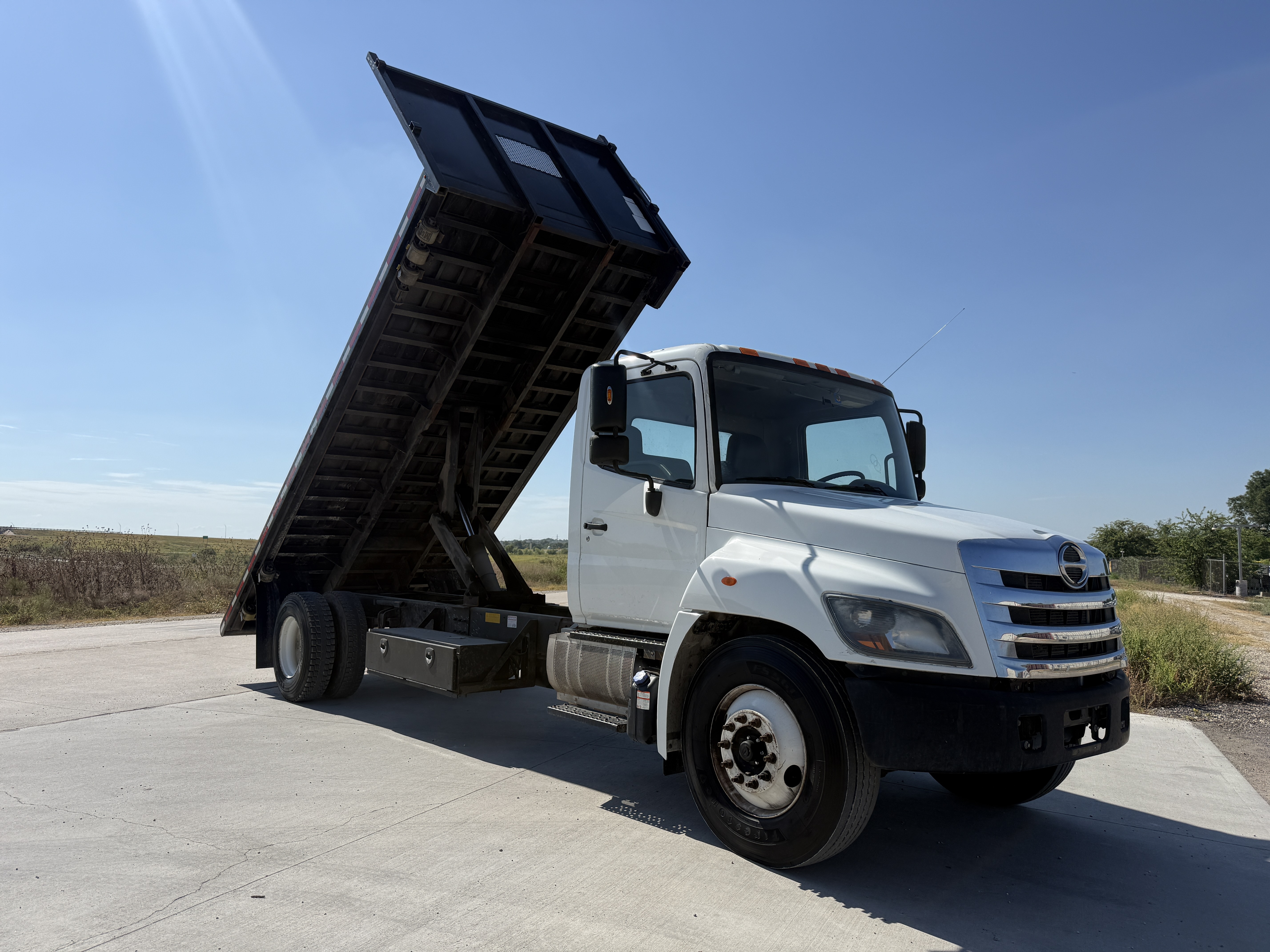 2017 HINO 268 in Hutto, TX