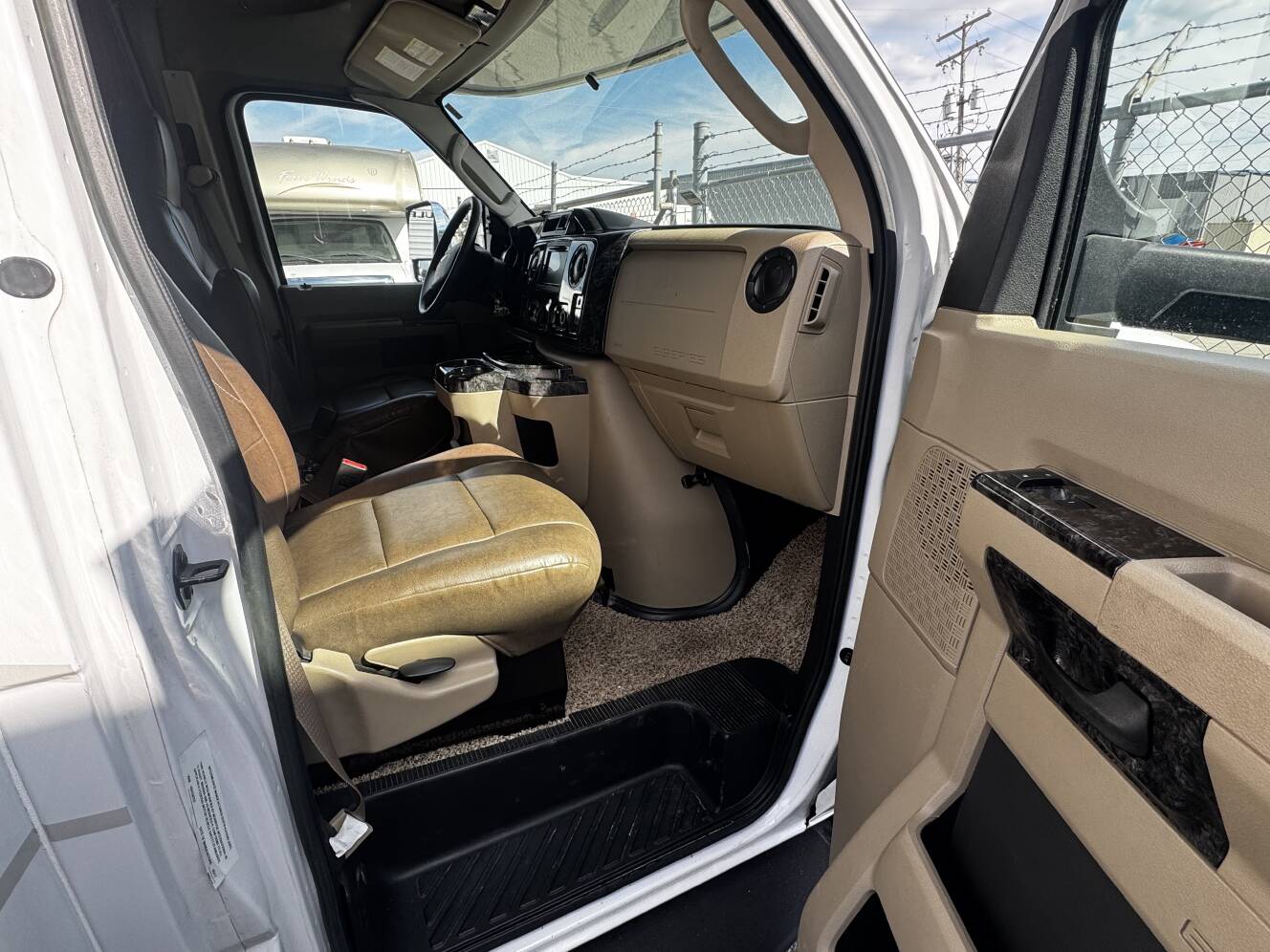 A photo of this 2017 Holiday Rambler VESTA 30D