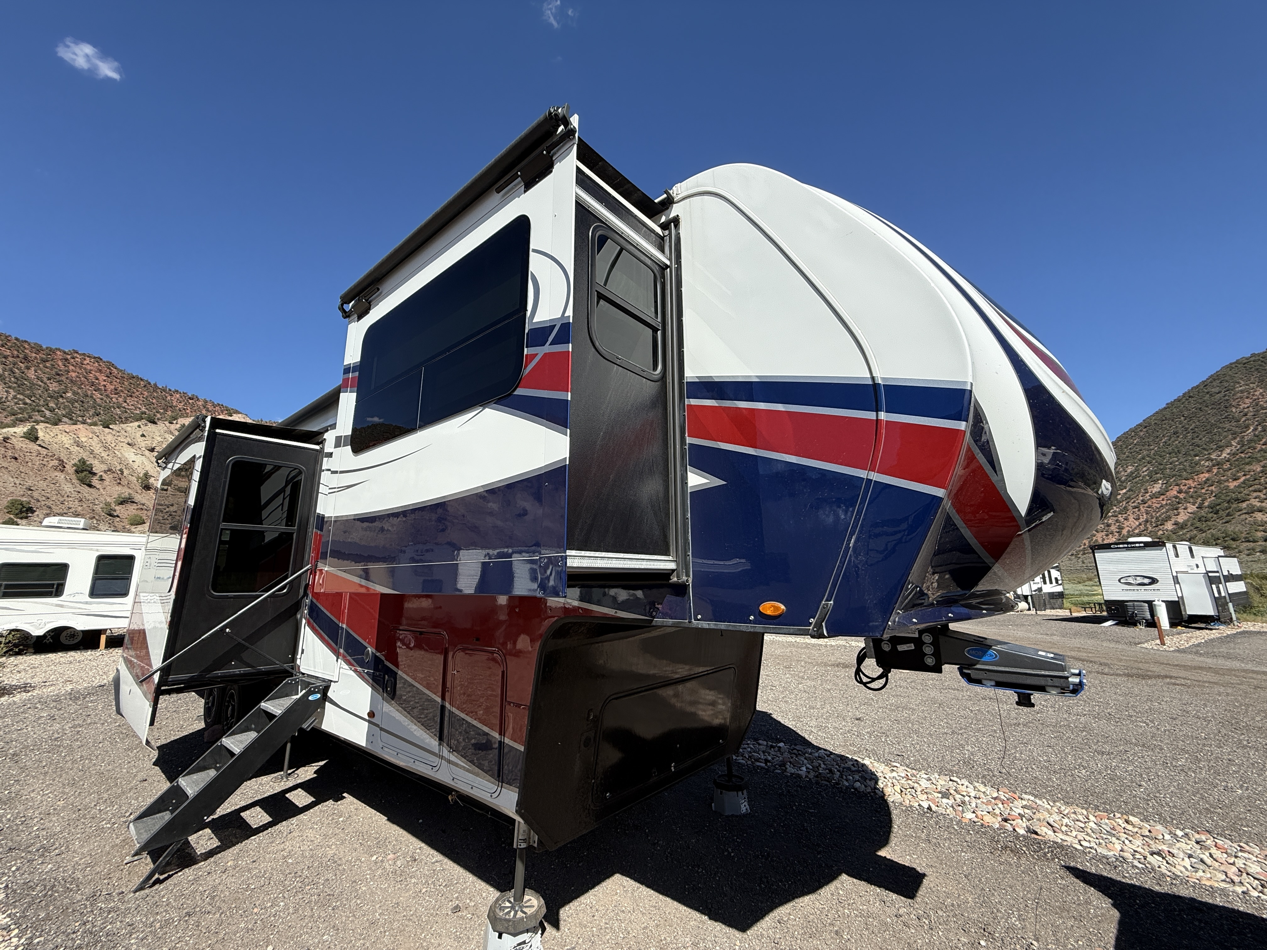 2023 Grand Design SOLITUDE 380FL in vail CO