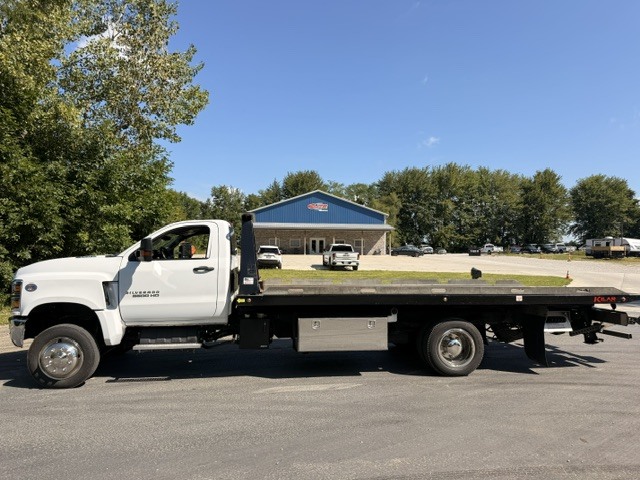 2024 CHEVROLET SILVERADO MEDIUM DUTY 4x4 in Pataskala, OH